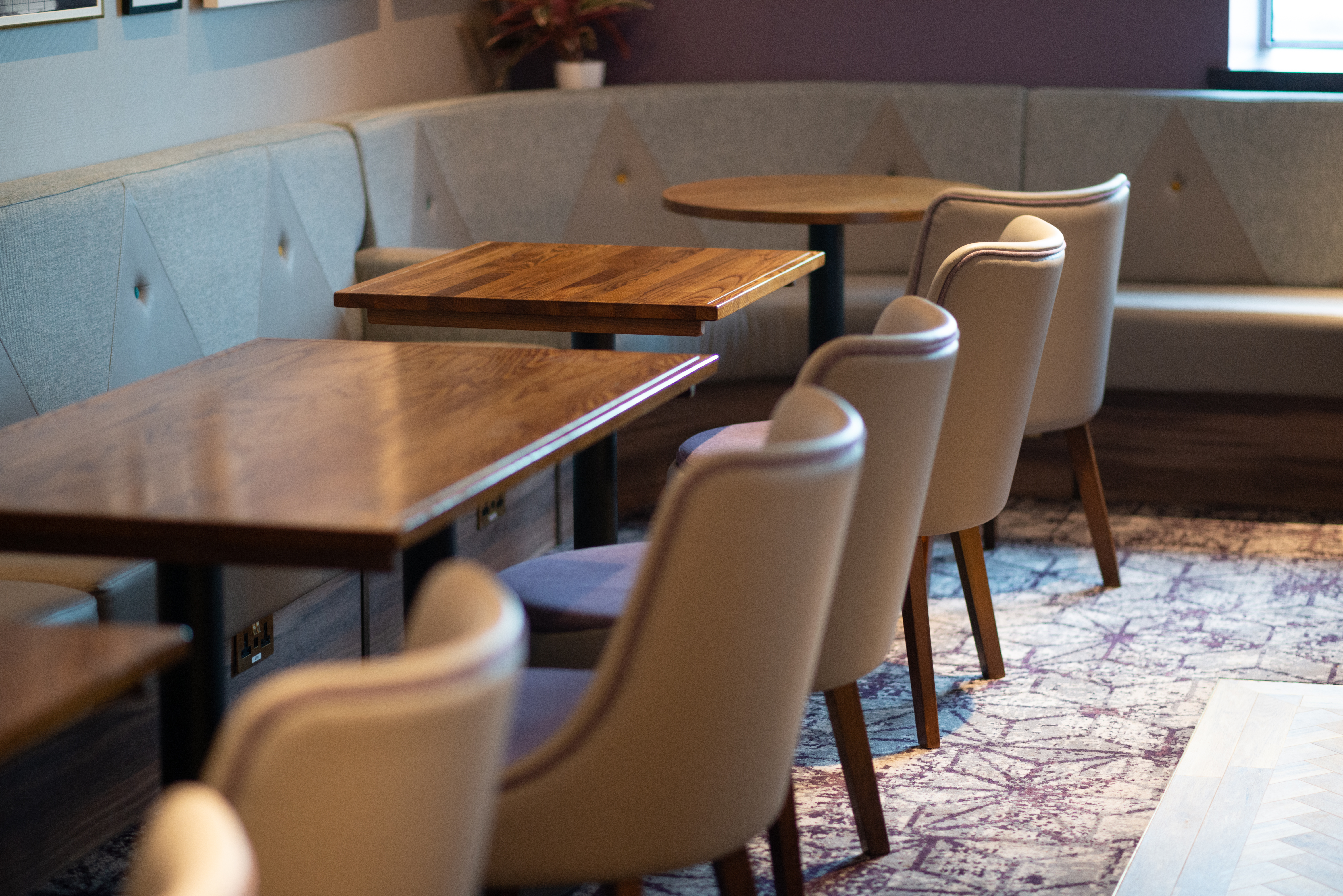 Table pour deux personnes à l'Edinburgh Aspire Lounge, porte 16